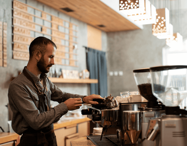 barrista_brewing